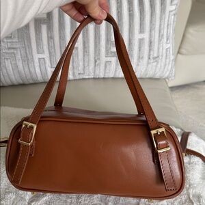 Chic Tan Leather Shoulder Bag made in Italy. Shoulder and crossbody